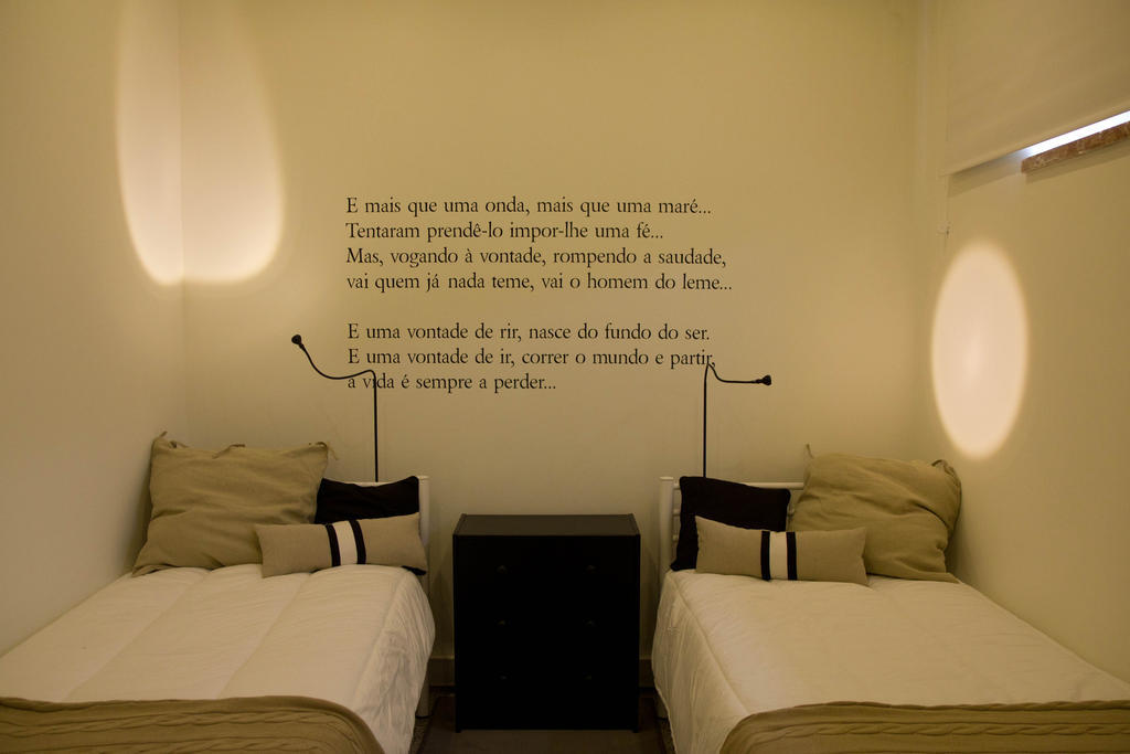 Turismo Do Seculo Hotel Estoril Quarto foto A wall decal in a bedroom
