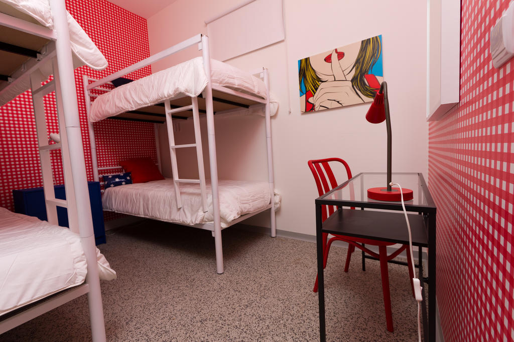 Turismo Do Seculo Hotel Estoril Quarto foto A typical room at the hostel