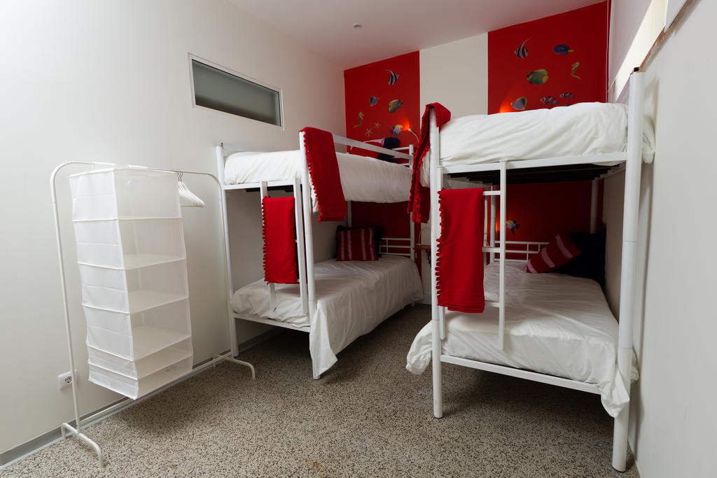 Turismo Do Seculo Hotel Estoril Quarto foto Hostel room in Madrid, Spain