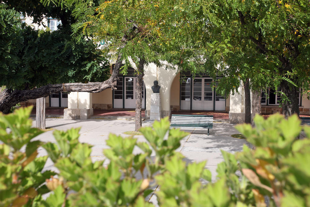 Turismo Do Seculo Hotel Estoril Exterior foto The school's main entrance